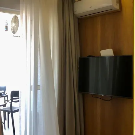 Central Apartment Tirana דירה *