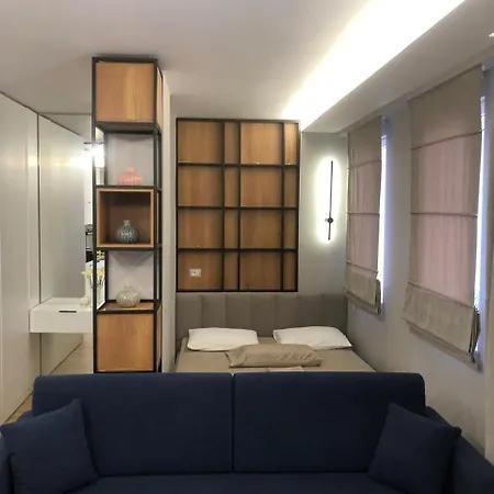 Central Apartment Tirana דירה *