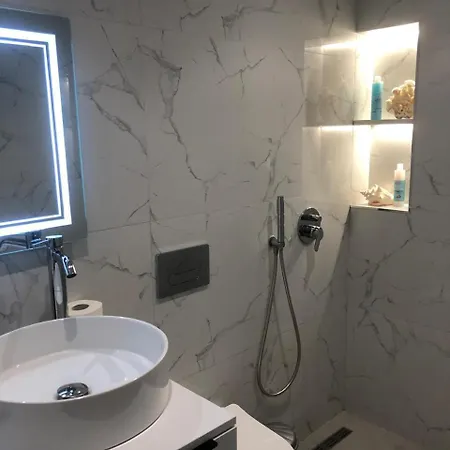 Central Apartment Tirana טיראנה