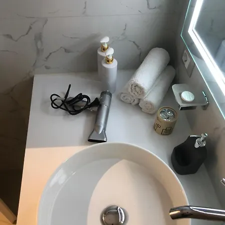 Central Apartment Tirana טיראנה